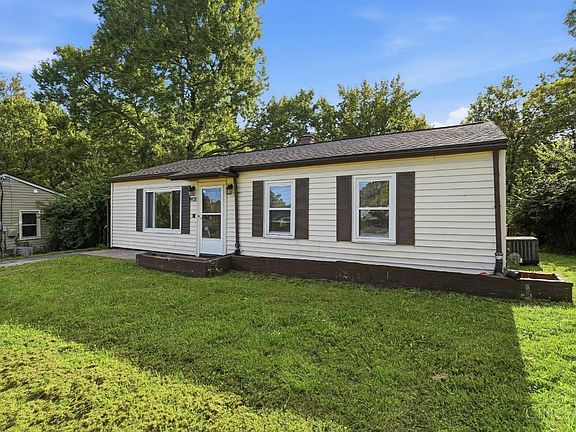 3rd image of 9520 Crestbrook Dr