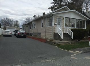 21 Hope St, Acushnet, MA 02743