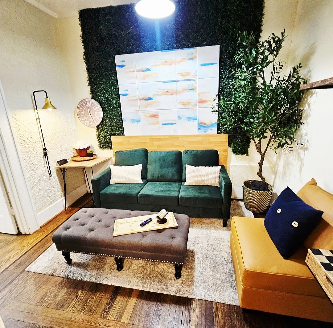 3 bed, 1.0 bath, 1000 sqft, $2,000 — Photo 1