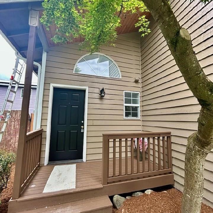 2nd image of 1010 Willow Drive