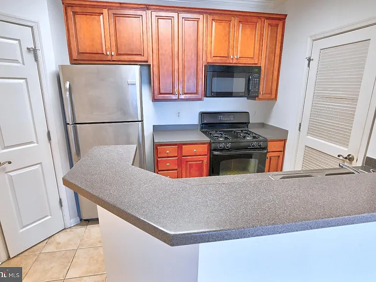21216 McFadden Sq #108 — Photo 2