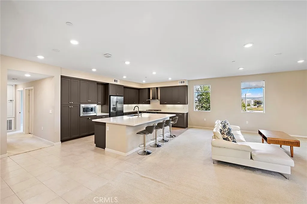 2 bed, 2.0 bath, 1483 sqft, $4,200 — Photo 2