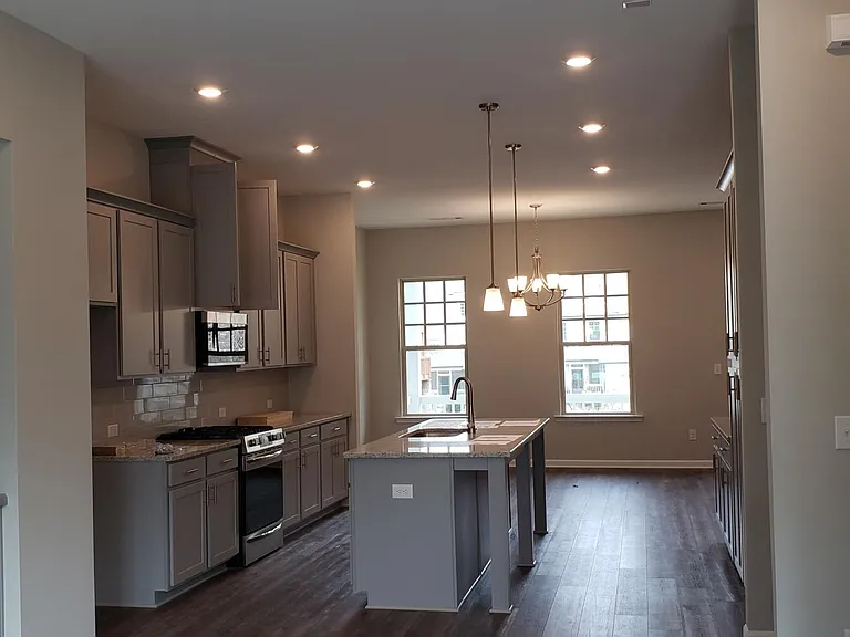 2681 Queenstown St — Photo 5