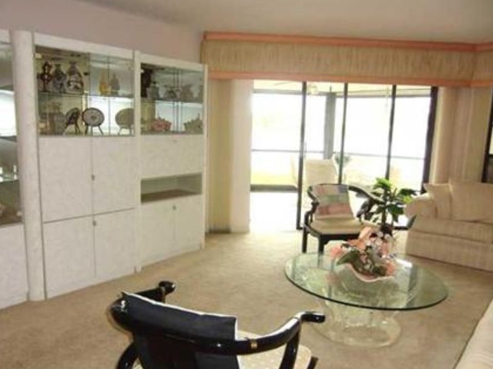 1st image of 7324 Fairfax Dr #108