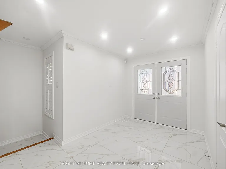 16 Whitford Ct #MAIN UPPER LEVEL — Photo 4