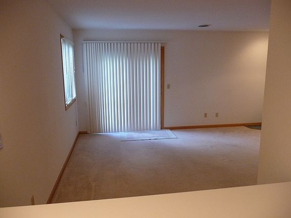 3rd image of 450 Meadowridge Cir