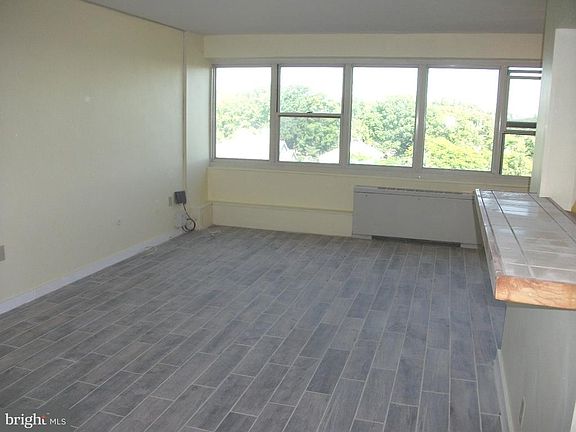 3rd image of 703 Barclay Towers