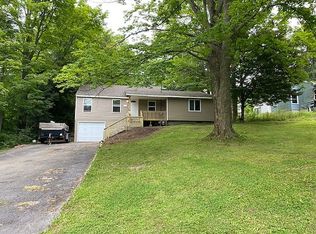 4982 Aitchison Rd, Syracuse, NY 13215