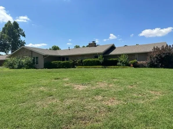 2404 Mockingbird Ln, Ponca City, OK 74604