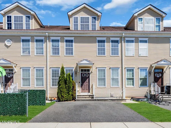 21 Prague Place, Lakewood, NJ 08701