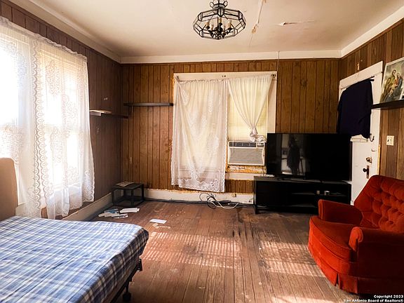 5th image of 522 Barrett Pl