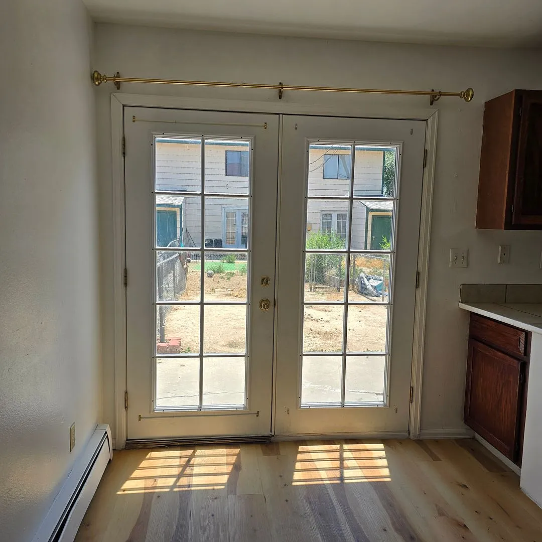3247 1/2 Main St. — Photo 4