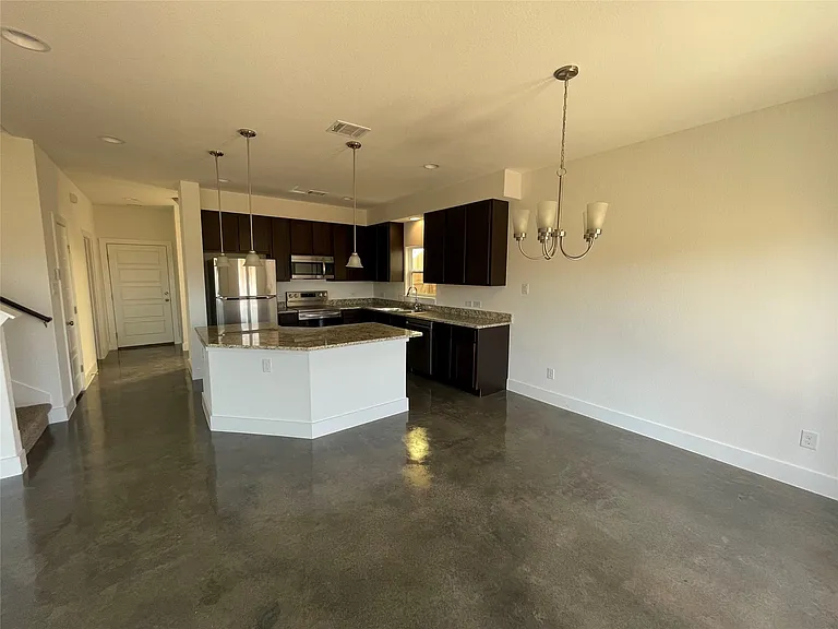 232 Sapphire — Photo 4