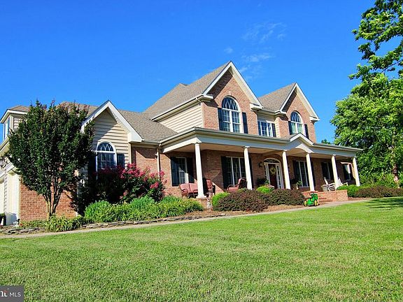 2nd image of 8601 Pippin Hill Ln