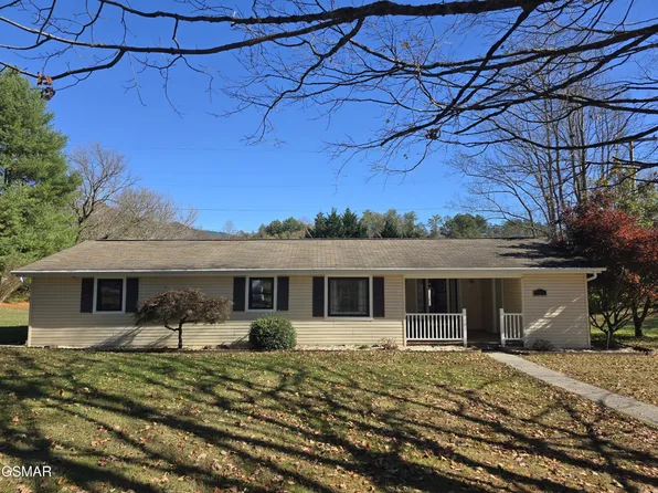 725 E Millers Cove Rd, Walland, TN 37886