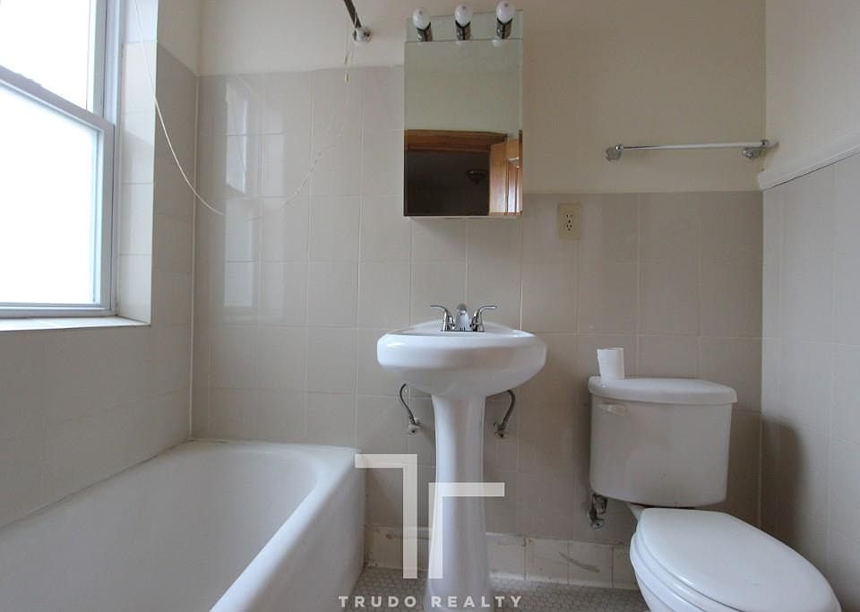 2nd image of 5301 N Ashland Ave APT 106