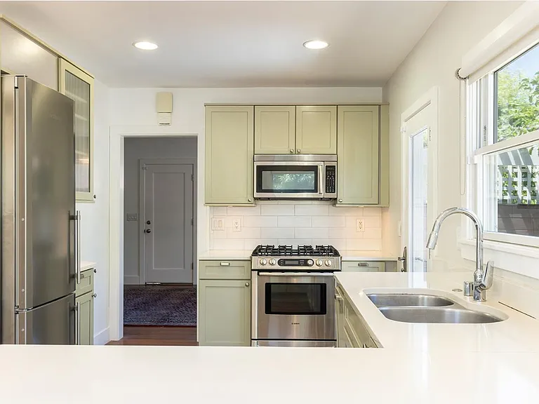 1317 C St — Photo 25