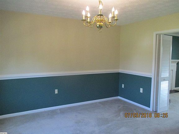 4th image of 27 Brighton Ct