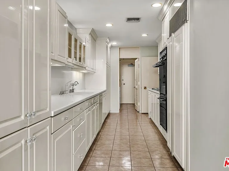 1333 S Beverly Glen Blvd #606 — Photo 5