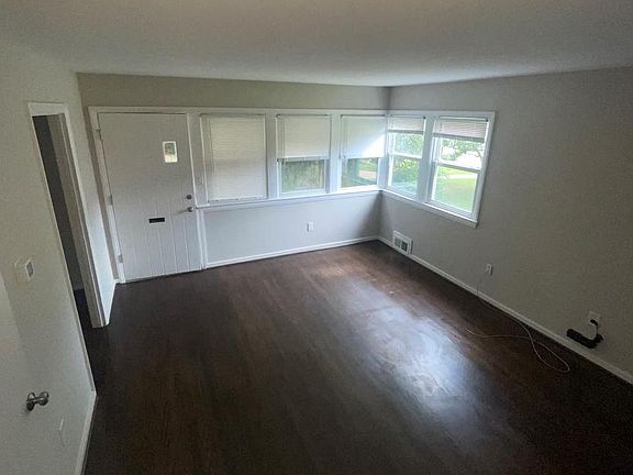 2nd image of 7017 Canterbury Ln