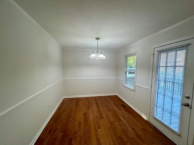 100 Ridgewood Rd — Photo 3