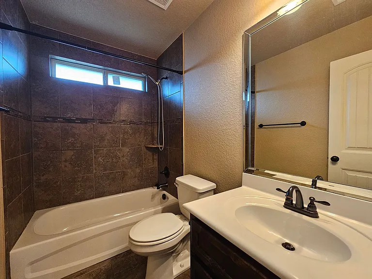 6211 Newcastle Dr — Photo 5