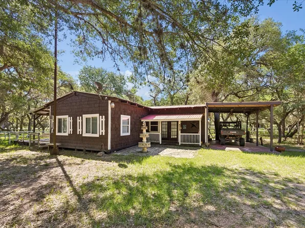 302 Bluebonnet Bnd, Sheridan, TX 77475