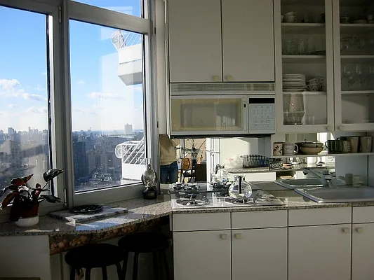 Rented by Luxury Property Group | media 8
