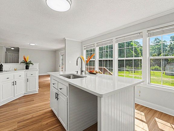 3rd image of 694 John Lee Rd
