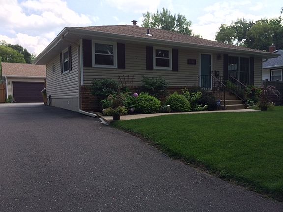 2nd image of 1028 Felix St