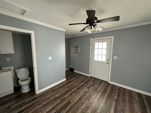 4th image of 10 E Springfield Rd