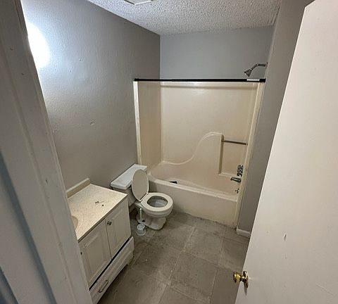 2nd image of 416 Massachusetts Ave APT A