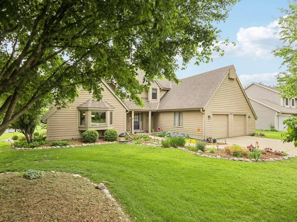 3930 South Woodhill LANE, New Berlin, WI 53151