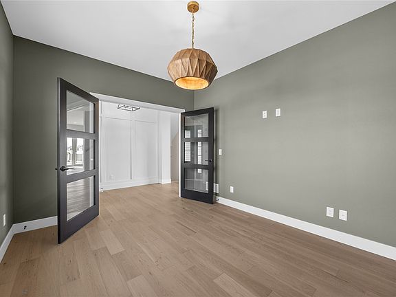 5th image of 2048 20th St NW