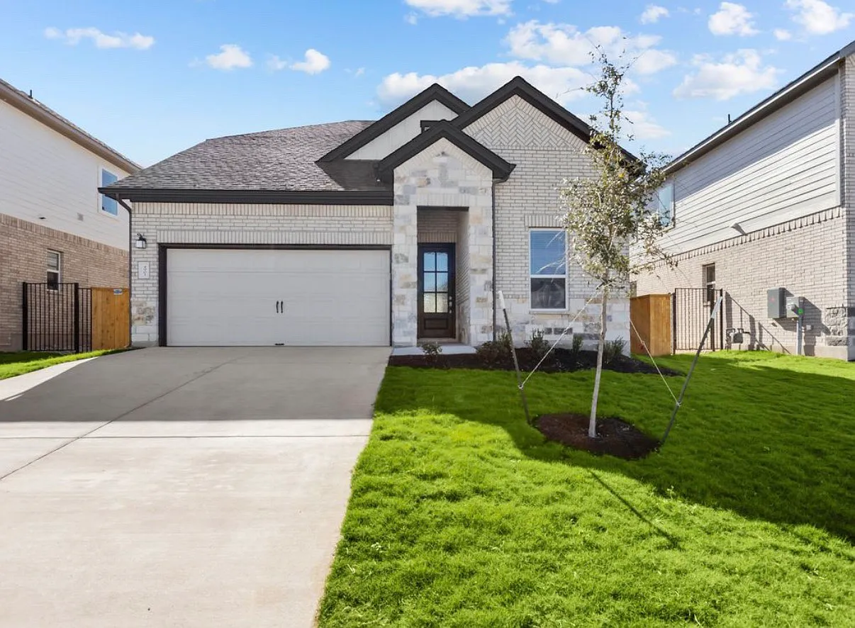 4901 Seadrift Dr — Photo 1