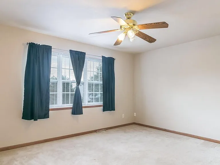 1087 N Pine St — Photo 6