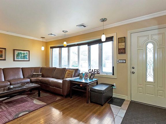 2nd image of 10 Lark Ave