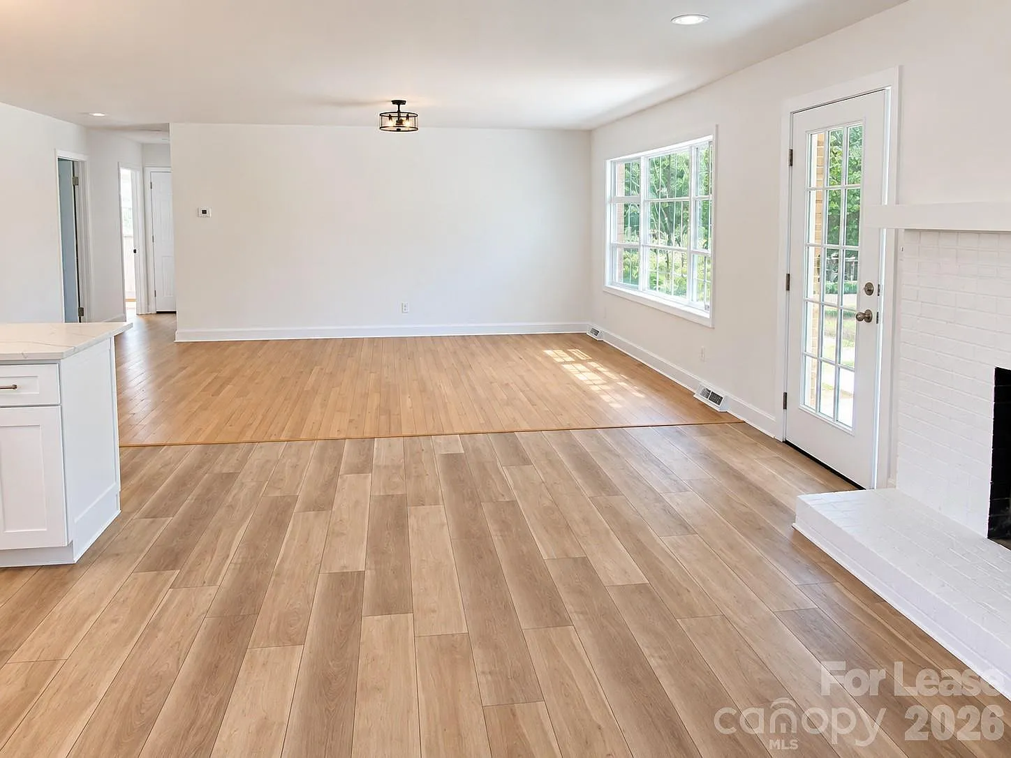3 bed, 1.5 bath, 1409 sqft, $2,250 — Photo 2