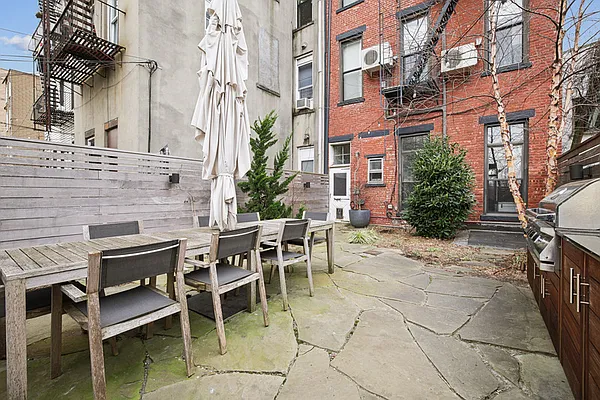 Rented by Compass | media 35