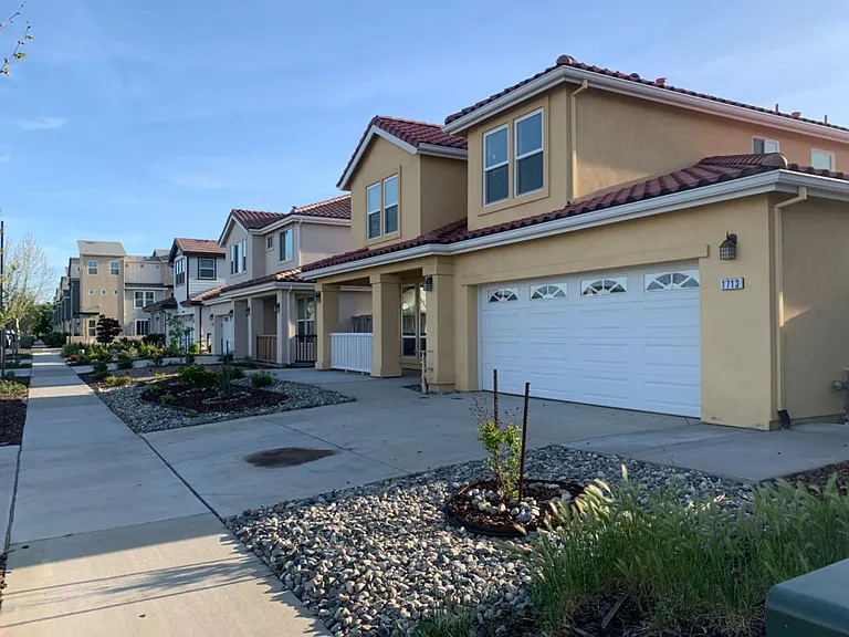 1713 Heirloom St — Photo 2