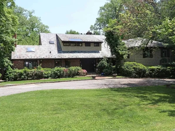 3 Lighthouse Road, Great Neck, NY 11024