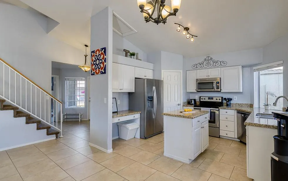 4 bed, 2.5 bath, 1656 sqft, $2,795 — Photo 2