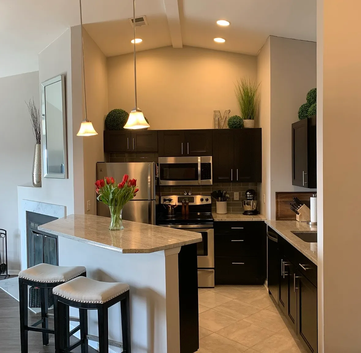2 bed, 1078 sqft, $1,950 — Photo 4
