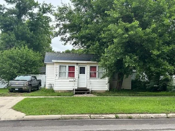 315 E Main St, Marshall, MN 56258