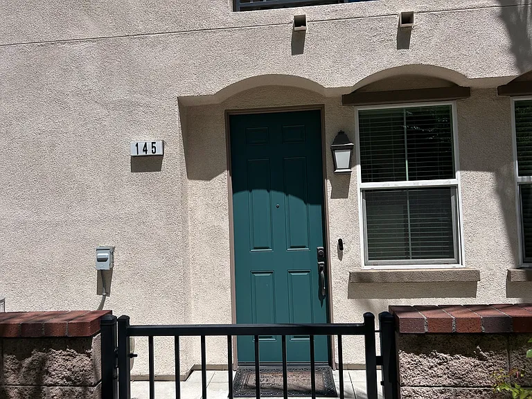 145 Eureka Pl — Photo 2