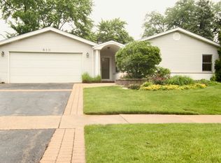 910 W Thomas St, Arlington Heights, IL 60004
