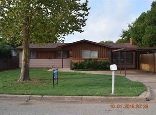 1208 S Wall St, Iowa Park, TX 76367
