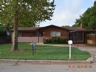 1208 S Wall St, Iowa Park, TX, 76367