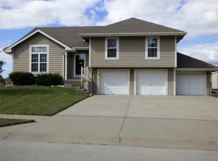 1104 Buttercup St, Smithville, MO 64089