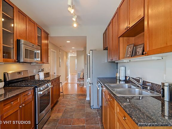 5th image of 1344 W Bryn Mawr Ave #3E